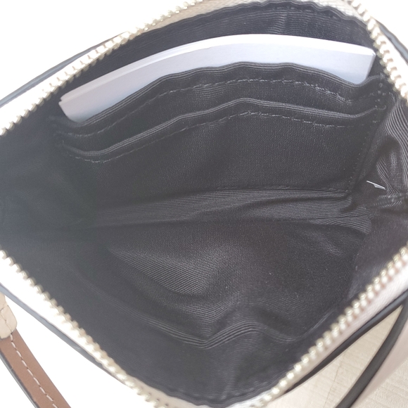 NWT COACH SNOOPY leather wristlet F65193 - Picture 7 of 7